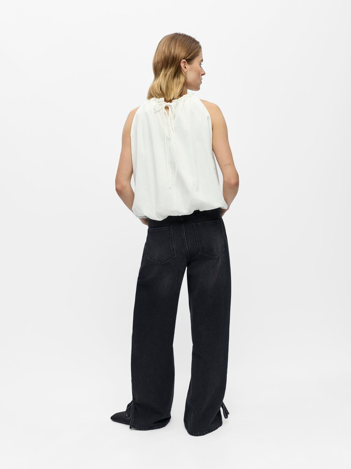 model_shot-back
